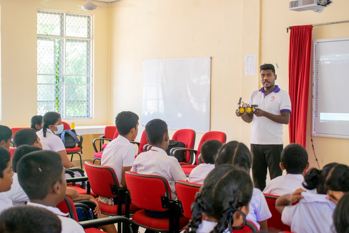 Kishoth_N's tweet photo. 🌱 The Electromechanics Lab of @DreamSpaceAcad  conducted a workshop on fundamental electromechanics at BT/ Cheddipalayam Maha Vidayalayam.
 
#education #electronics #innovation #sustainability #srilanka https://t.co/X928G0dZzt