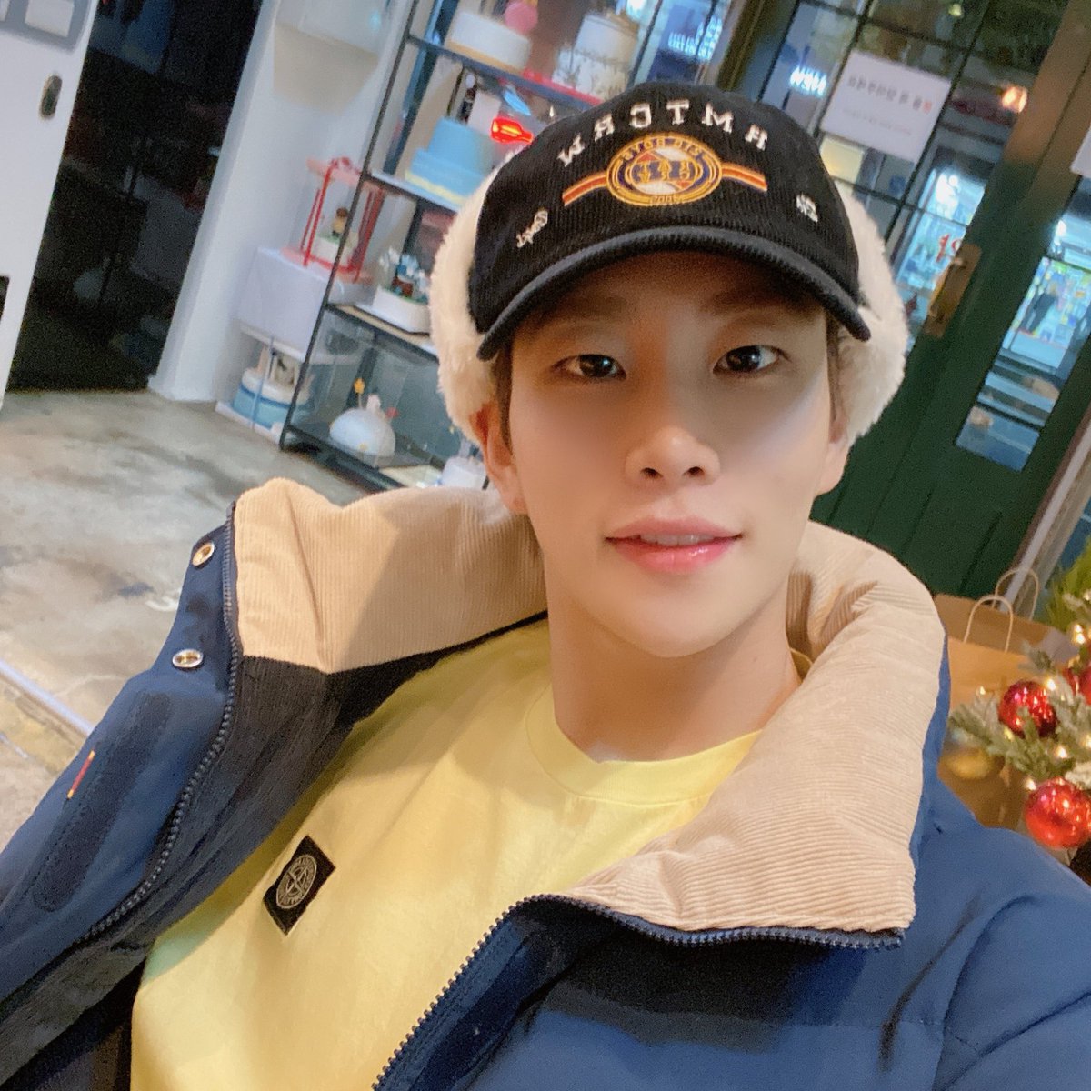 poemzip's tweet photo. ¿Yo? Estoy más que feliz en #𝑥·𝚊𝚔𔘓𝚌oncert⁩ mientras espero ver a mi #𝑙uxuryー𝚙uppy⁩ brillar en el escenario como siempre logra hacerlo. Me puse bien bonito porque este ⁦#𝑗apan·𖥧𖤣·𝑡our⁩ será el mejor. 𔘓 ฅ

。🐇 ˙ 𝒮  ִ tr𝚊w c𝚊t ⁺ . 𝐊azuha ! https://t.co/TsFPqqjc3m