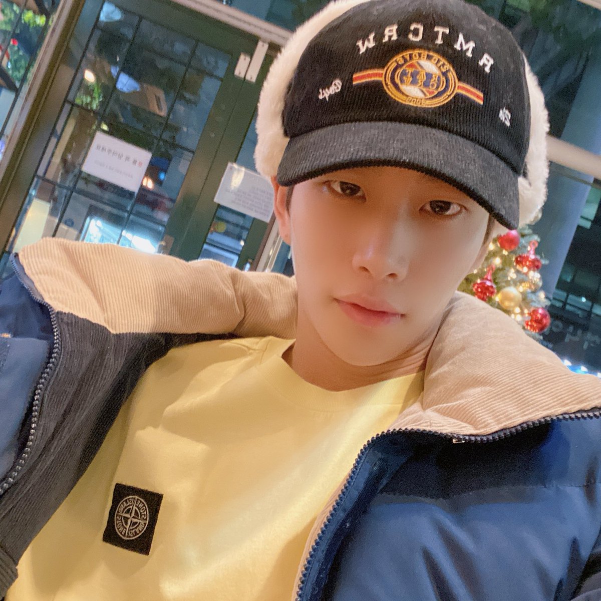 poemzip's tweet photo. ¿Yo? Estoy más que feliz en #𝑥·𝚊𝚔𔘓𝚌oncert⁩ mientras espero ver a mi #𝑙uxuryー𝚙uppy⁩ brillar en el escenario como siempre logra hacerlo. Me puse bien bonito porque este ⁦#𝑗apan·𖥧𖤣·𝑡our⁩ será el mejor. 𔘓 ฅ

。🐇 ˙ 𝒮  ִ tr𝚊w c𝚊t ⁺ . 𝐊azuha ! https://t.co/TsFPqqjc3m