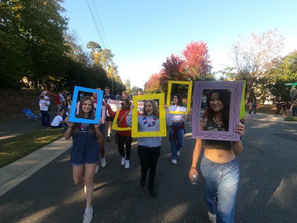 NAHS4AFHS's tweet photo. It was great seeing you all come out for the homecoming parade!!! #nahs #nahs4afhs #patriartist #hoco #homecomingparade #Homecoming https://t.co/c0mrMdhQPM
