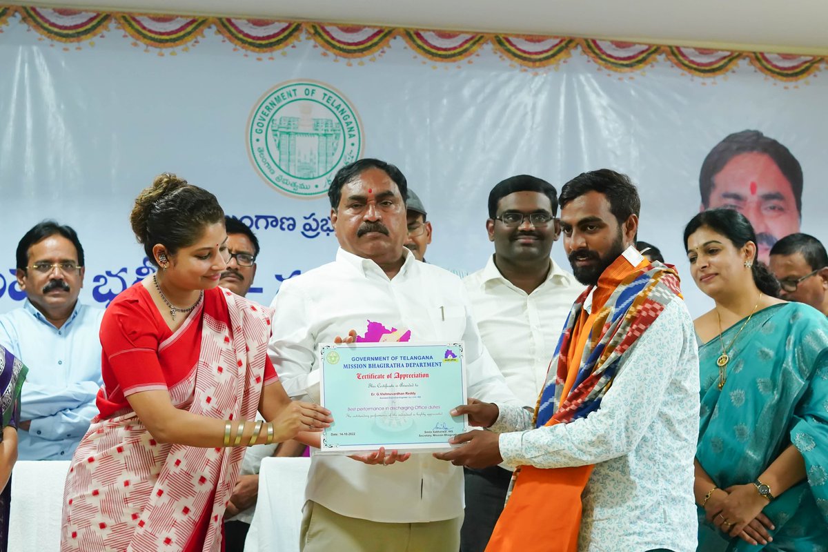 mb_telangana's tweet photo. 90 young Engineers of the department who showed exemplary performance across various categories like Seamless supply of #MissionBhagiratha water, Operations &amp; Maintainence, Electro-Mechanical equipment, Flood relief work management were awarded.

@SmitaSabharwal @DayakarRao2019 https://t.co/aJGmlSPPRD