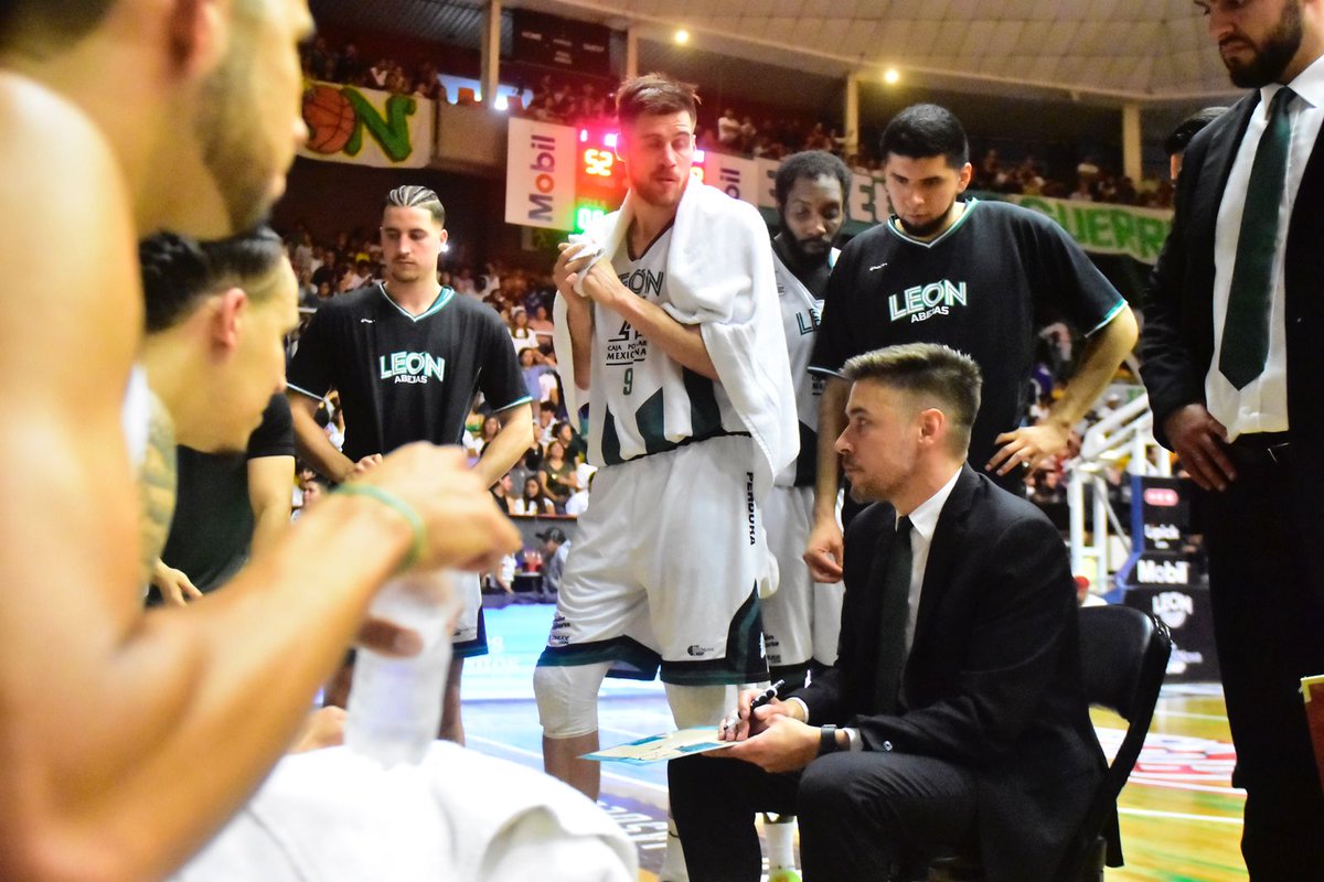 fervarno's tweet image. El equipo de @abejasdeleon es CAMPEÓN de su Zona y se instala en la Gran Final de la @LNBPoficial 

Gran trabajo del coach @PabloGarciaF 😎👏 #respec