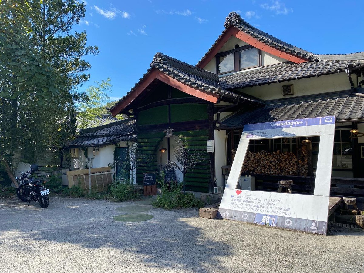 Thaigunpla's tweet photo. 天気がいいので、この前行った山カフェでモーニング…が、しかしっ！！帰りに突然バイクが動かんくなった💦
これがイタ車の洗礼かww
で、いまレッカー待ちww
入ってて良かった！バイク保険ロードサービスw https://t.co/3V0qJzuIy8