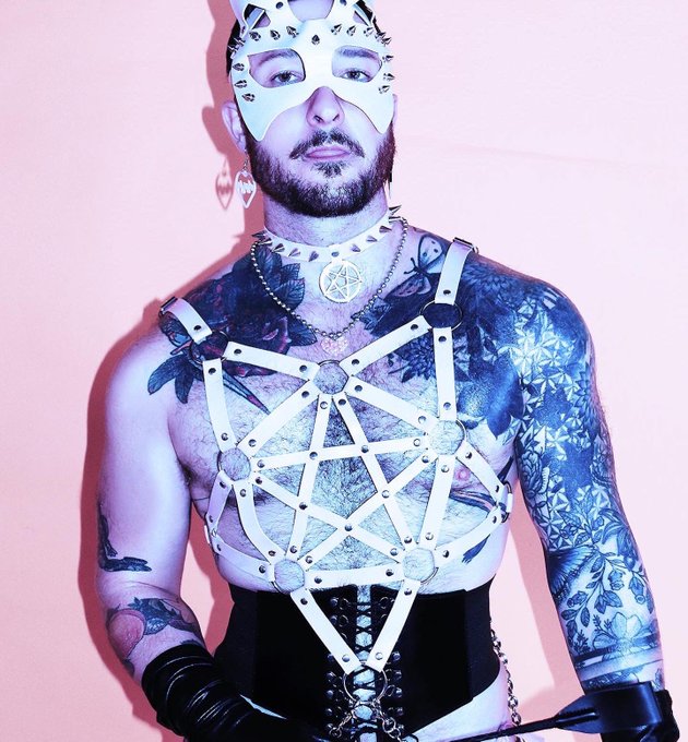 3 pic. Waiting for your next command like ??? @jhaydenstark #gayboys #folsomstreetfair #gayleather #gayink