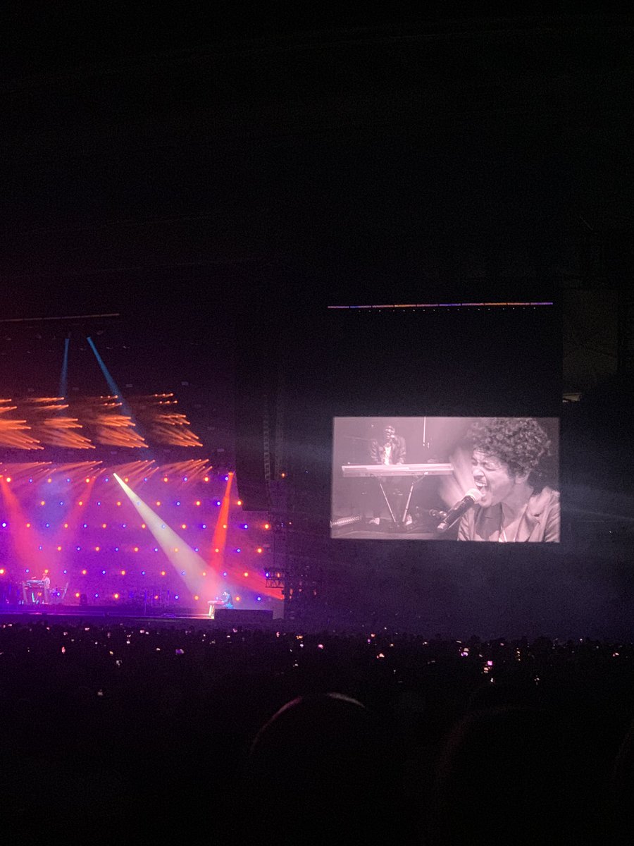 I’ve seen this man play three times and he SLAYS each and every show 

<a href="/BrunoMars/">Bruno Mars</a> and his Hooligans are an experience of the best kind, a true showman and talent