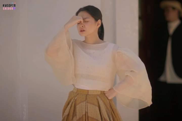 readinglistwp's tweet photo. Carmela na laging stress dahil din sa mga desisyon nya: 

— Binibining Mambabasa🎀
#ReadingList #ILoveYouSince1892 https://t.co/6XzcmUCj5r