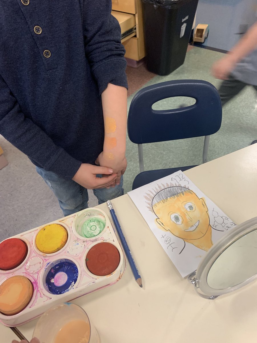 Today we were experimenting with mixing colours to get our skin colour- and YES we were painting on ourselves! It was for good reason though! We had to get the skin tone just right!!! 👍🏻😄 ⁦<a href="/mckenzie_lake/">McKenzie Lake School</a>⁩ ⁦<a href="/MLSCommunity/">MLSCommunityInfo</a>⁩