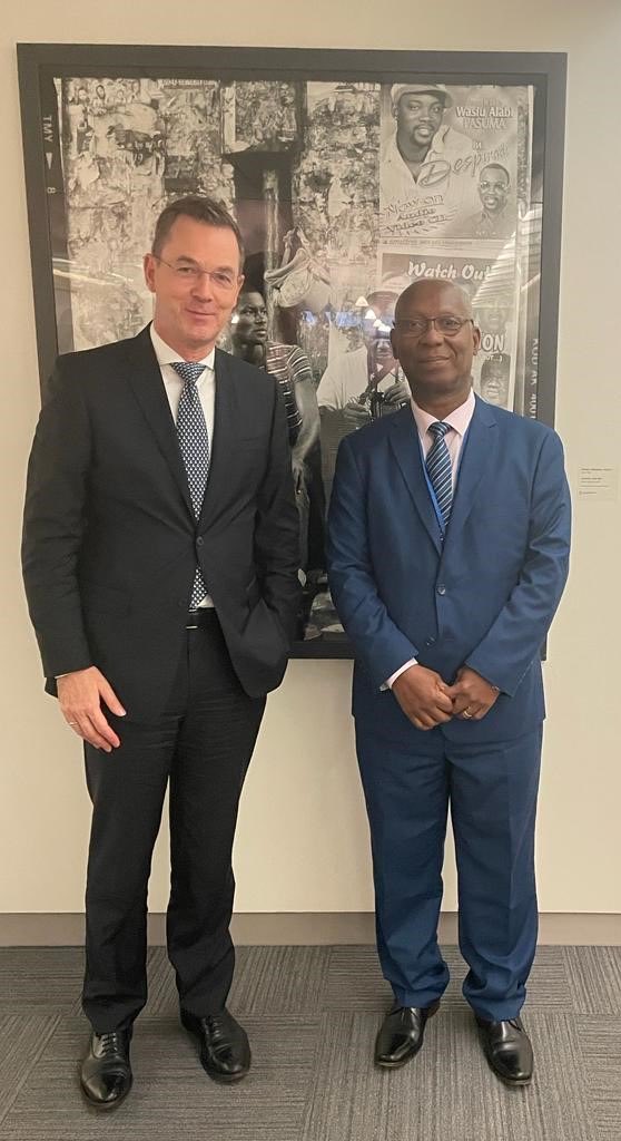 SergioPimenta_'s tweet photo. Excellent meeting w/ H.E. José Carlos Varela Casimiro, Minister of Economy, Planning and Regional Integration of #GuineaBissau. We discussed our current support to bridge the digital gap in 🇬🇼 &amp; how @IFC_org is willing to increase its engagemnt by leveraging the #LusophoneCompact https://t.co/dUMQZyr19g