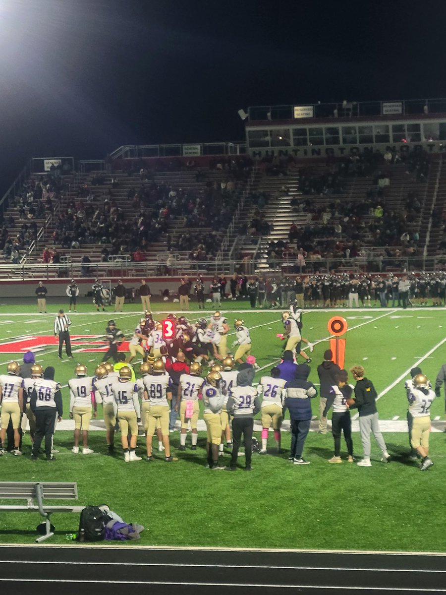 RyanSheibley's tweet photo. Thrilling WIN Tonight For @NewHavenFB1 vs Huntington North Final score of 32-21. Bulldogs  Scored on 4 TD Passes By QB @dw_1505 including 2 To @MylanGraham &amp; 1 TD to @James_Barnes5. @tre2x12 added a TD run. Defense was strong led by @JamesHardyIV @cs_winning3 @WareDazhon. #NHHS https://t.co/FyOtK0XHpL