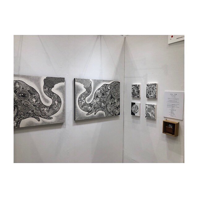 mirakuarts's tweet photo. UNKNOWN ASIA2022
2日目開催しております。

2022.10.15sat.10.16sun.
VIP Preview:10.14fri.

GRAND FRONT OSAKA
North Building B2F

2022年10/15（土曜）10/16（日曜）
場所:グランフロント大阪北館ビルB2F
で展示します。

#unknownasia2022 
#unknownasia https://t.co/qtNIaHvV6x