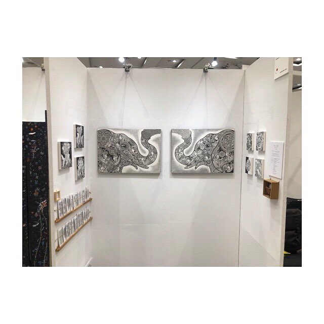 mirakuarts's tweet photo. UNKNOWN ASIA2022
2日目開催しております。

2022.10.15sat.10.16sun.
VIP Preview:10.14fri.

GRAND FRONT OSAKA
North Building B2F

2022年10/15（土曜）10/16（日曜）
場所:グランフロント大阪北館ビルB2F
で展示します。

#unknownasia2022 
#unknownasia https://t.co/qtNIaHvV6x