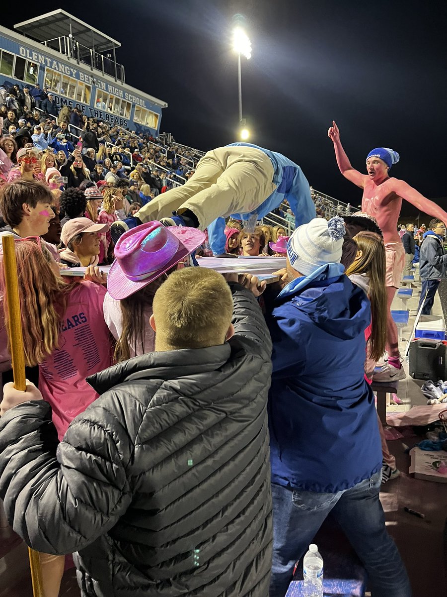 KKelly_OBHS's tweet photo. Awesome Senior Night tonight at 3140! Let’s Go Class of 2023!! https://t.co/LCzRAU4cV7