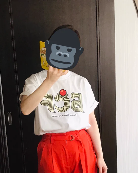 女性が着るとスズリのプレビュー画像よりかフロントのプリント大きくね?と思うんだけど私が「デカけりゃデカいほどいい」という考えを持っているためこのような感じになっております 