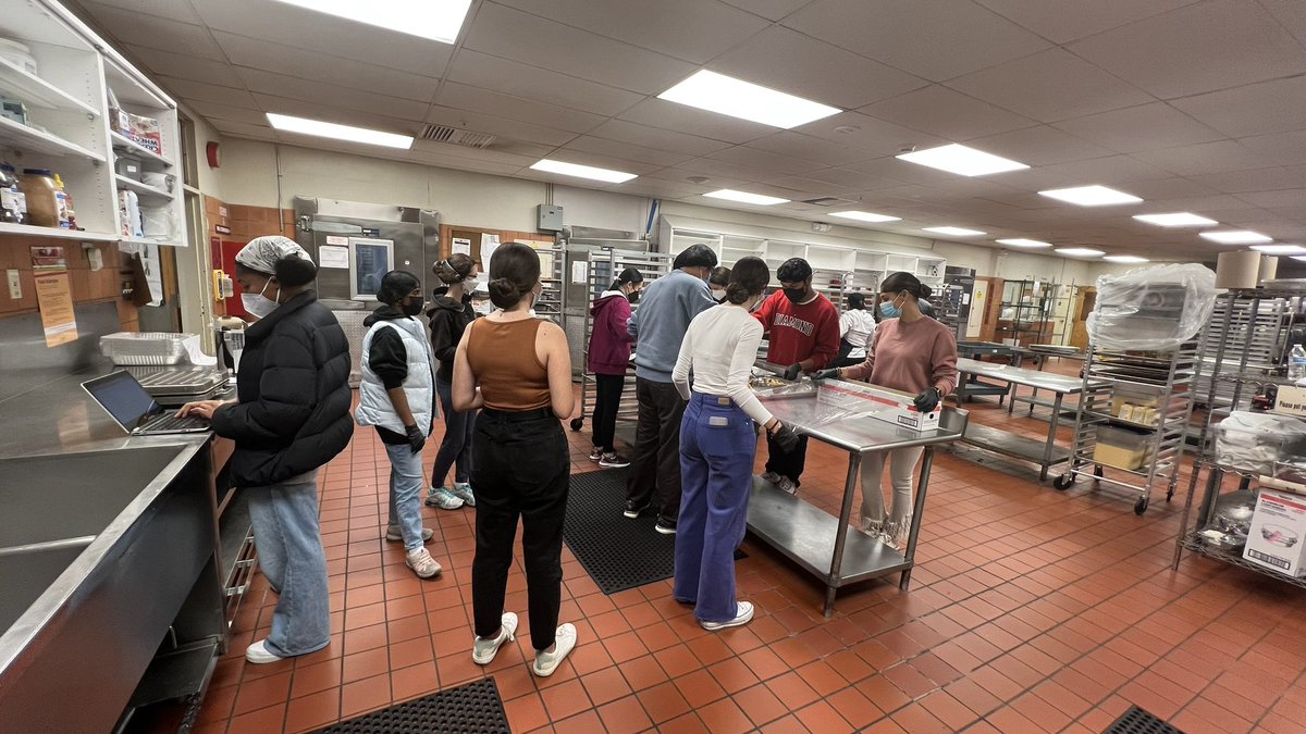 asercsfsu's tweet photo. Today's Friday Food Rescue! 

#sfsu #sfsuerc #fridayfoodrescue https://t.co/Nz6CLzJ0VB