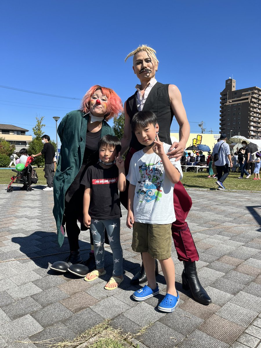 yukki4137's tweet photo. 稲沢大道芸まつりに行ってきました。
チビ二人は大はしゃぎでした。
#LASTRADACOMPANY
#Chang
#LONTO https://t.co/uh9vu24jTa