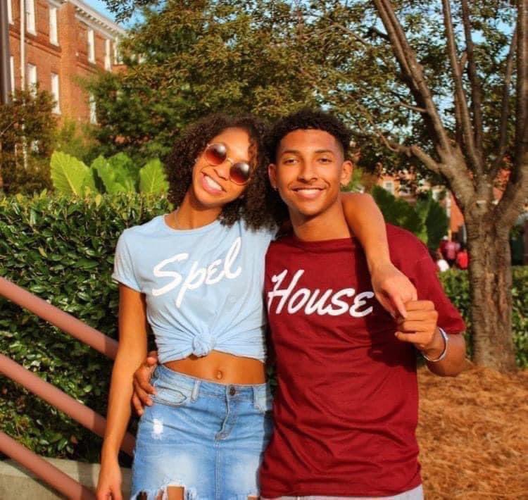 United Negro College Fund General Scholarship
Deadline to Apply: Dec. 21, 2022
Award Amount: up to $10,000
E-mail: Scholarship@uncf.org 
scholarships.uncf.org/Program/Detail…