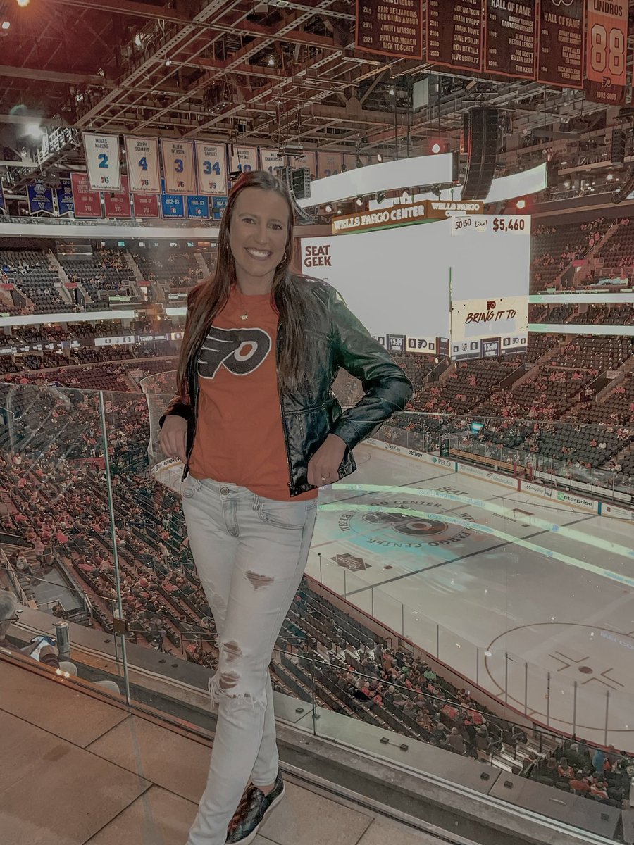 courttbiebss's tweet photo. never a dull moment in philly sports got my flyers AND ITS RED OCTOBER FOR THE PHILLIES❤️❤️❤️ 

the last video is a fist fight in the crowd at a phillies game this year:) i love sports here &amp; no that’s not sarcasm 

#BTRSpiritWeek https://t.co/KUBqfCjFoJ