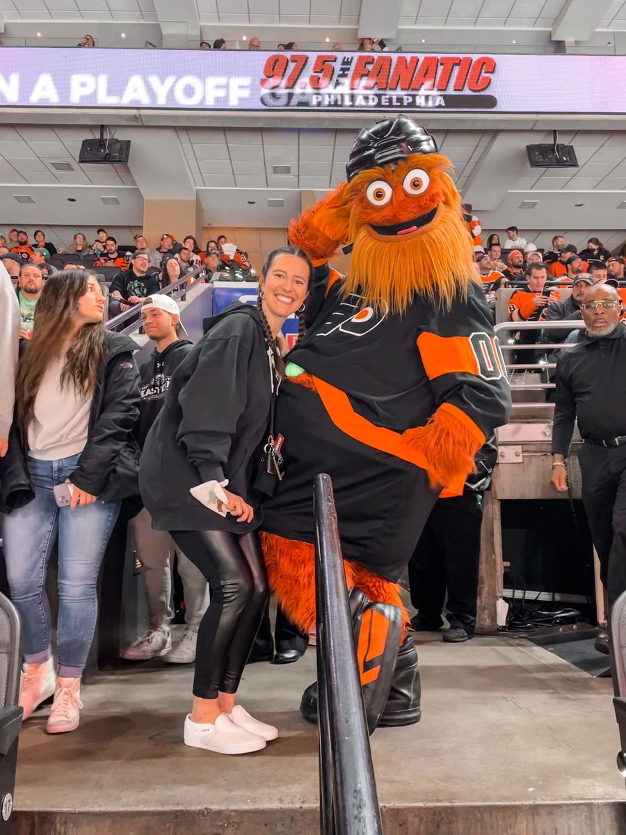 courttbiebss's tweet photo. never a dull moment in philly sports got my flyers AND ITS RED OCTOBER FOR THE PHILLIES❤️❤️❤️ 

the last video is a fist fight in the crowd at a phillies game this year:) i love sports here &amp; no that’s not sarcasm 

#BTRSpiritWeek https://t.co/KUBqfCjFoJ