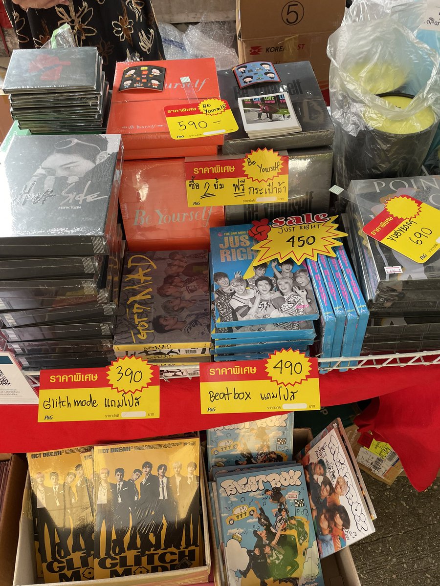 Seesom_Kpop's tweet photo. 💚วันนี้มาหาเพื่อนรัก #JAYB และน้องดรีมกับเวย์วี่ พร้อมขนอัลบั้มมาลดราคาหน้างานราคาพิเศษสุดๆ

มีเสื้อคอลมะพร้าว #DefxRepresent กับ fancon #GOT7 ขายหน้างานด้วยน้า✨

ร้านอยู่ตลาดkpop บูธตั้งริมรั้วติดลานจอดรถค่ะ

#2022JAYBWorldTourinBKK_DAY2
#2022JAYBWorldTourinBKK
#안녕BANGKOK https://t.co/1i9Zltd51I