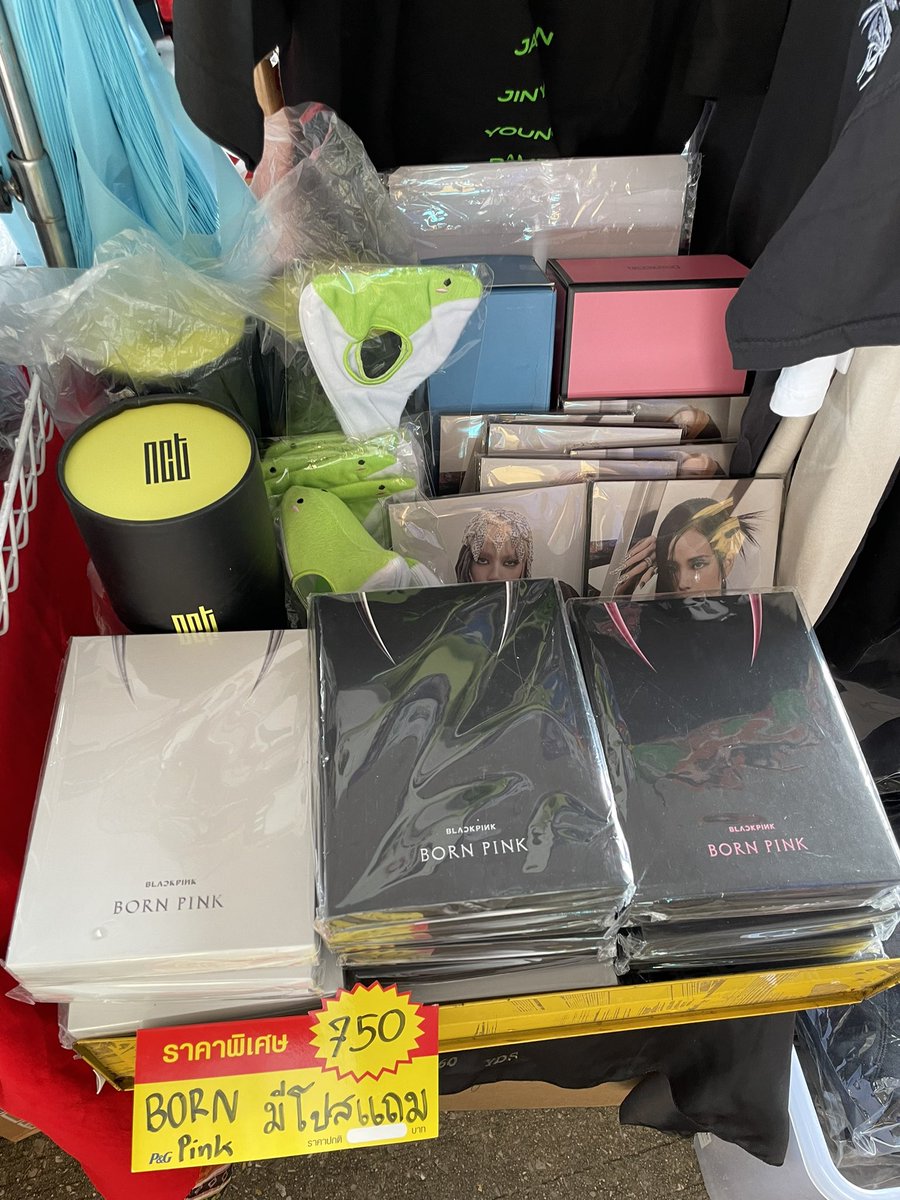 Seesom_Kpop's tweet photo. 💚วันนี้มาหาเพื่อนรัก #JAYB และน้องดรีมกับเวย์วี่ พร้อมขนอัลบั้มมาลดราคาหน้างานราคาพิเศษสุดๆ

มีเสื้อคอลมะพร้าว #DefxRepresent กับ fancon #GOT7 ขายหน้างานด้วยน้า✨

ร้านอยู่ตลาดkpop บูธตั้งริมรั้วติดลานจอดรถค่ะ

#2022JAYBWorldTourinBKK_DAY2
#2022JAYBWorldTourinBKK
#안녕BANGKOK https://t.co/1i9Zltd51I