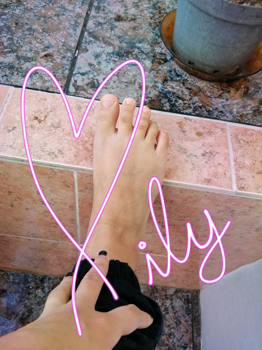 doodlefeat's tweet photo. Like my shy little foot? 🥺💜 #of #onlyfans #onlyfansgirl #onlyfanscontent #cute #girl #gyaru #anime #feet #feetpicsforsales #feetforyou #feetfettish #feetfinder #sellingcontent #ily #iloveyou #fyp #hot #nsfwtw #nsfwtwt https://t.co/tOyBqfyH08