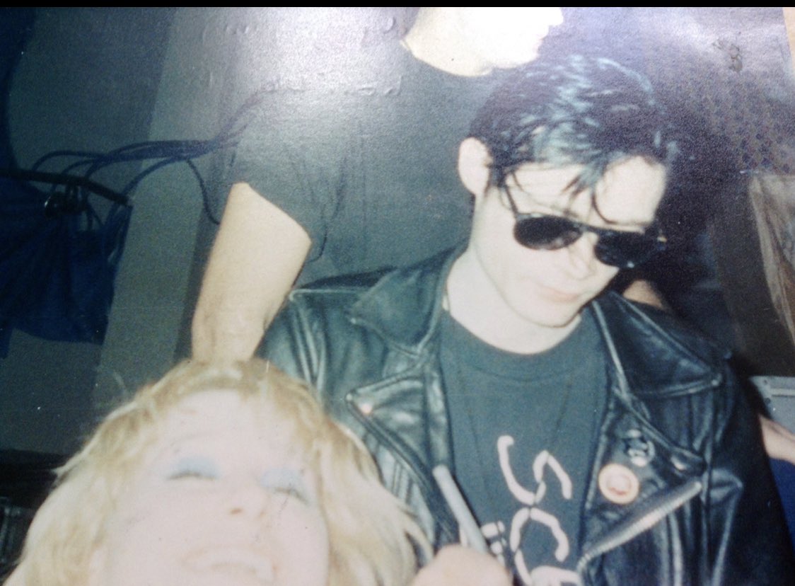DigitalMBrain's tweet photo. #andreweldritch #sistersofmercy #goth #happy https://t.co/7nBaWS78CP