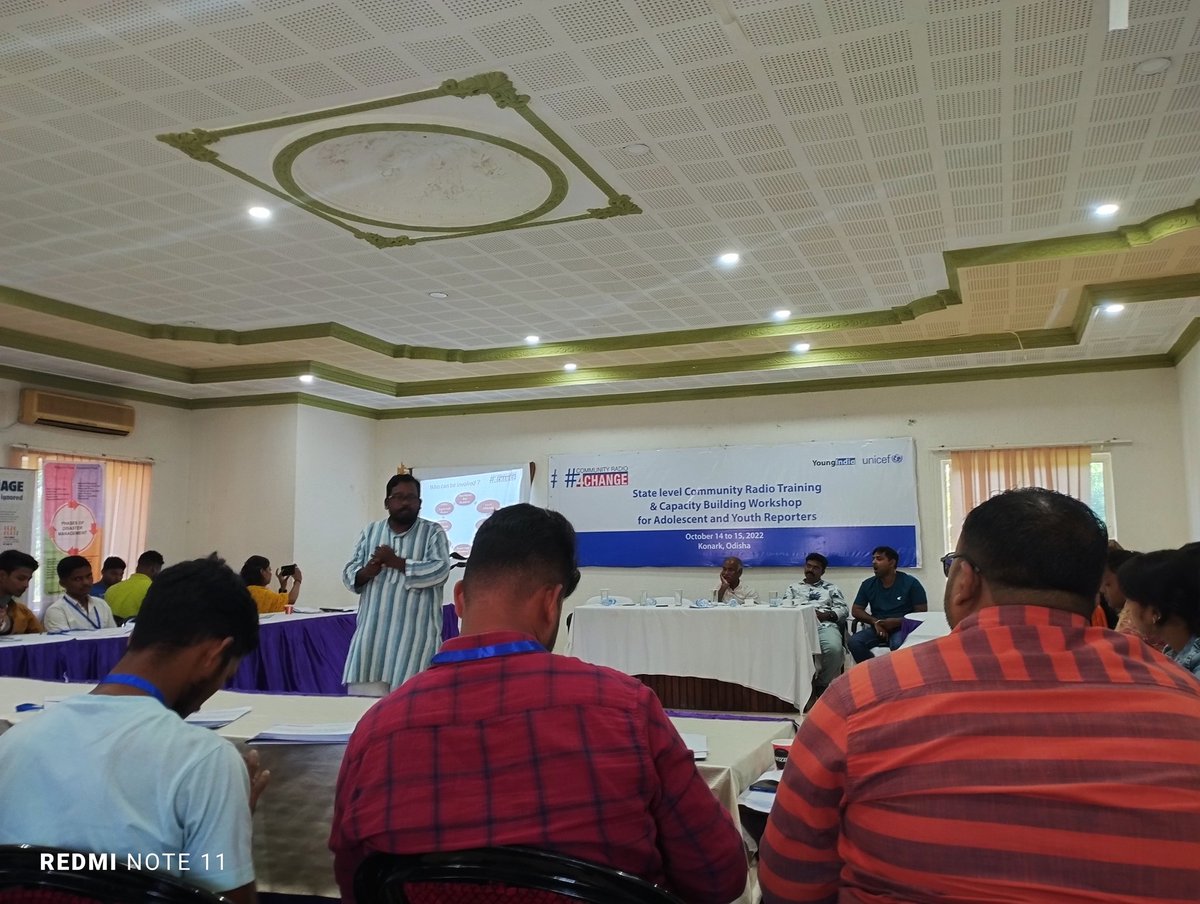 AnishaRunthla's tweet photo. A wonderful session of community radio with N. A. Shah Ansari, youngIndia
A very helpful media for whom you can't understand mass media 
@UNICEFIndia 
#CommunityRadio 
#CommunityRadio4Change
@radiogunjan 
@youngIndia https://t.co/3s7ICvl3Kv