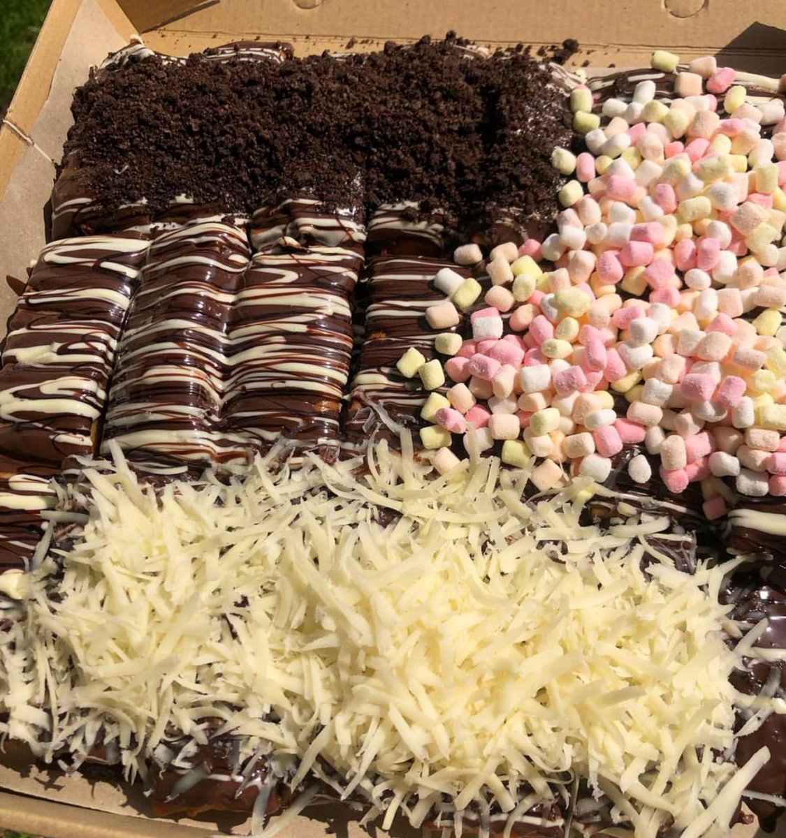 SenawangTV's tweet photo. POPISH MELELEH DI SENAWANG ❤️

Ada rupanya popish yang leleh-leleh macam ni dekat Senawang. Dah banyak topping tak kedekut confirm puas makan.

🍌Dip Biscoff
🍫Dip N Dip
🍌Dip Oreo
🍫Choc Cip

📍Popish Pisang &amp; Waffle, Bandar Prima (depan Jakel Senawang)
📞https://t.co/en32eBOoO6 https://t.co/rFHq6ghnAN