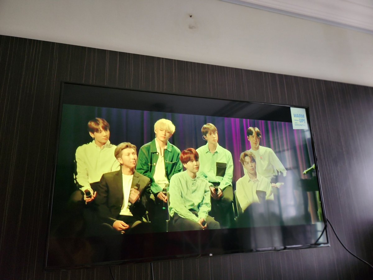 Khin_Myo_Han's tweet photo. 워밍업 생중계를 보다가 지민과 정국이 다리를 다치고 태흥은 목이 너무 아파요 😢. 그리고 서로를 아끼고 마음을 다해 아미를 섬기는 모습에서 따뜻함이 느껴진다. 🫡🥹🙆💜
#BTS_YetToCome_Weverse_LIVE https://t.co/BxHWmOi0pd