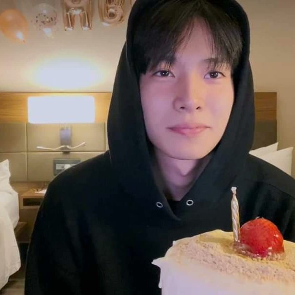 anaiahkth's tweet photo. Happy Birthday Bambi! Ilysm stay gorg and safe always saranghae ❤️
.
.
#enhypen #engene #LeeHeeseung #HappyBirthdayHeeseung https://t.co/MjMM3MrvGd