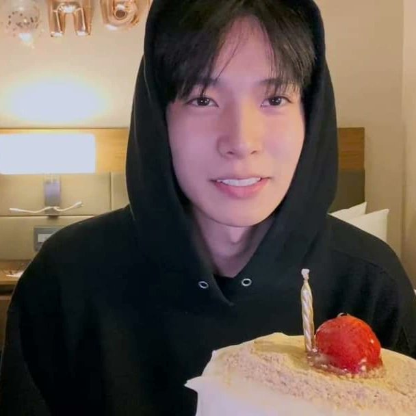 anaiahkth's tweet photo. Happy Birthday Bambi! Ilysm stay gorg and safe always saranghae ❤️
.
.
#enhypen #engene #LeeHeeseung #HappyBirthdayHeeseung https://t.co/MjMM3MrvGd