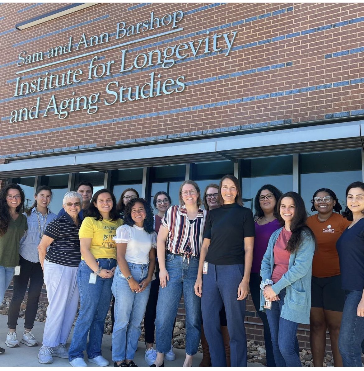 KristopheDiaz's tweet photo. Great seeing this @helloNeuroWomen post!
#WINterns visiting the lab of @bess_frost
it’s a privilege to support this growing organization as a board member!
“Talent is not gendered. Opportunity shouldn’t be” @UTHealthSA https://t.co/bBFP6Nk1qw