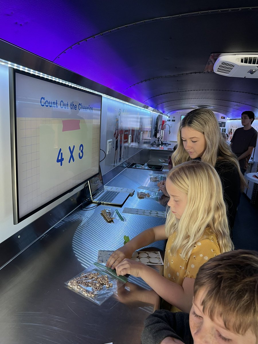 Another successful STEAMbus event led by <a href="/_kiebri/">Brittany Kiefer</a> #STEAM #VANISD Catch us at #TCEA23 and see what’s STEAMing!!