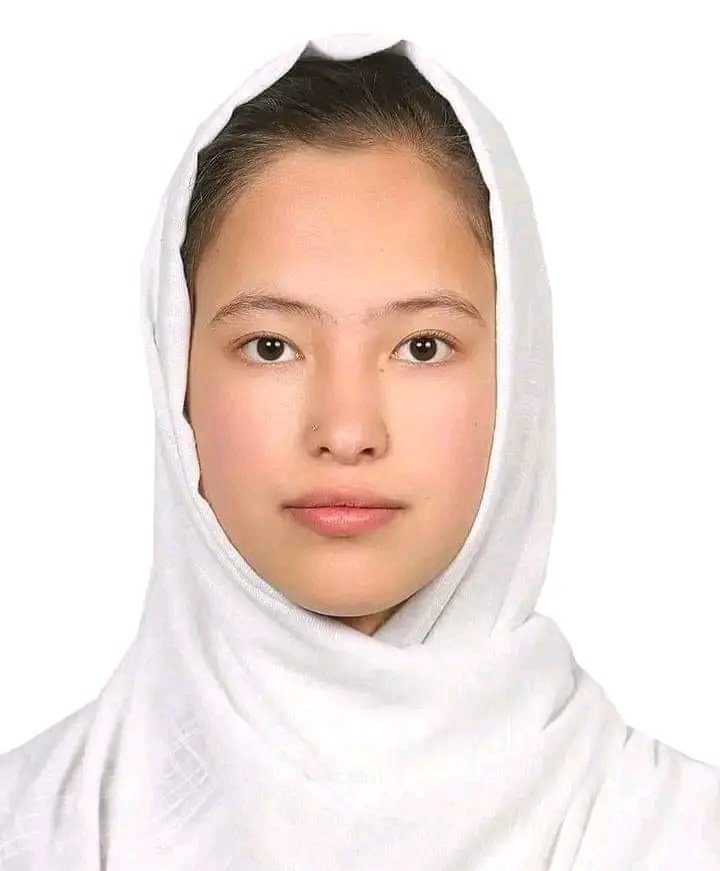 Mosini2021's tweet photo. شکریه مطمئن اول نمره عمومی لیسه عالی محمدآصف مایل بود؛
با هزاران دریغ این نابغه را از ما گرفتند.
#StopHazaraGenocide https://t.co/bDCWIDLU9f