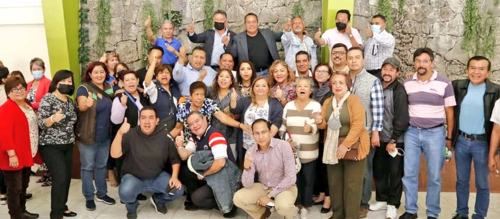 SoloSoyUnoMas5's tweet photo. @MxM_Puebla @alfredogomezpue @SnteNacional @MxMenPieDeLucha @REobservatorio @carlitaconde_k @SnteMxm @cadis_5 @MXMchignaZaca @IzucarAtlixco Alfredo es el movilizador aquí están, es su gente,  son los mismos que están en sus eventos, https://t.co/zWlz5Ou6pZ