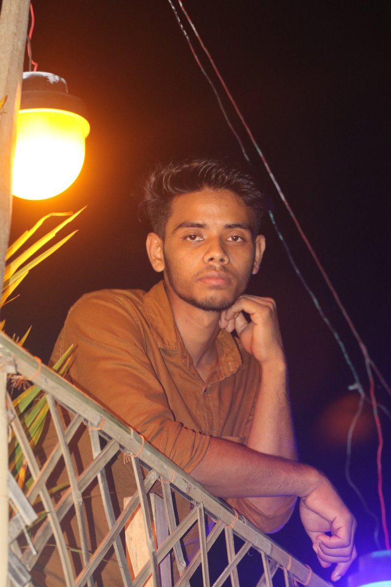 তোমার স্বপ্নের পেছনে ছোটো!
এতটাই ছোটো,
যেন একদিন লোকে
তোমাকে ছুঁতে পারাকেই
স্বপ্নপূরণ ভাবে!

#digitalmarketing