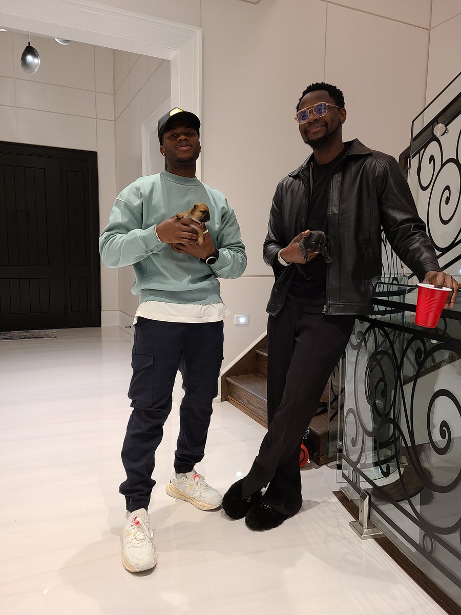 thomasobewu's tweet photo. chilling with big bro @KizzDaniel 
#vadothegreat #buga https://t.co/N0Bh404Wpb