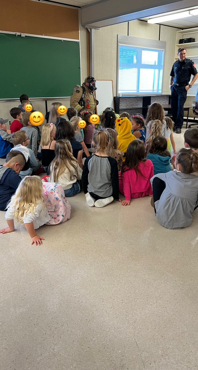 missramstead's tweet photo. It was fire prevention week at my school. Not only did we learn about fire safety, the kids got to meet local firefighters 🚒😊 https://t.co/t6V3uBYT4p
