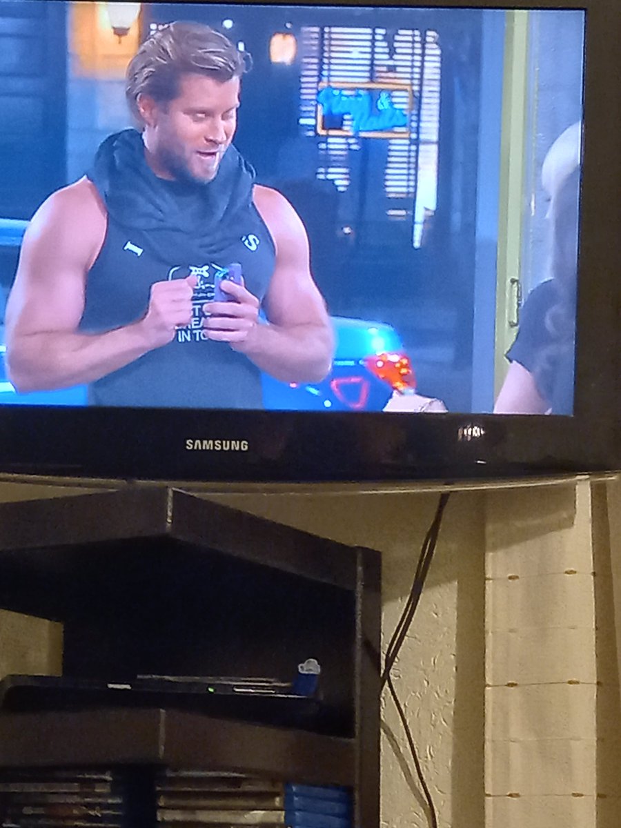 <a href="/CraigRamsayFit/">Craig Ramsay</a> <a href="/BrandonLiberati/">Brandon Liberati</a> I really enjoy this chapter of 2 broke girls. Makes me laugh... 😄👏🏻👏🏻