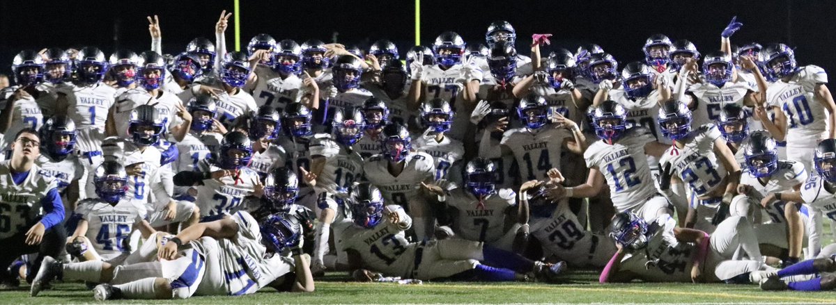 saltyphotos's tweet photo. The Eagles soared over the Bears den. @GVHSYearbook  @GVEagleFootball @GVHSActivities @GVHSEagleMedia https://t.co/zIxKvVj1U4