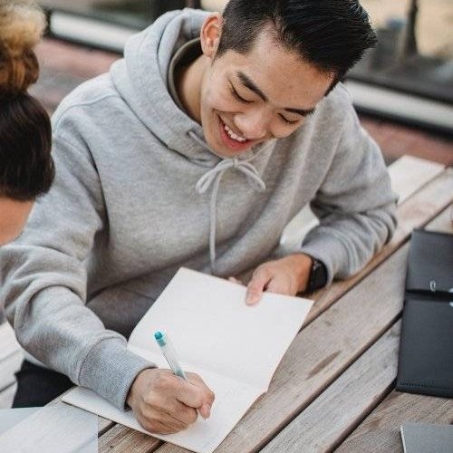 Pretty Pauline Copywriter tweet media