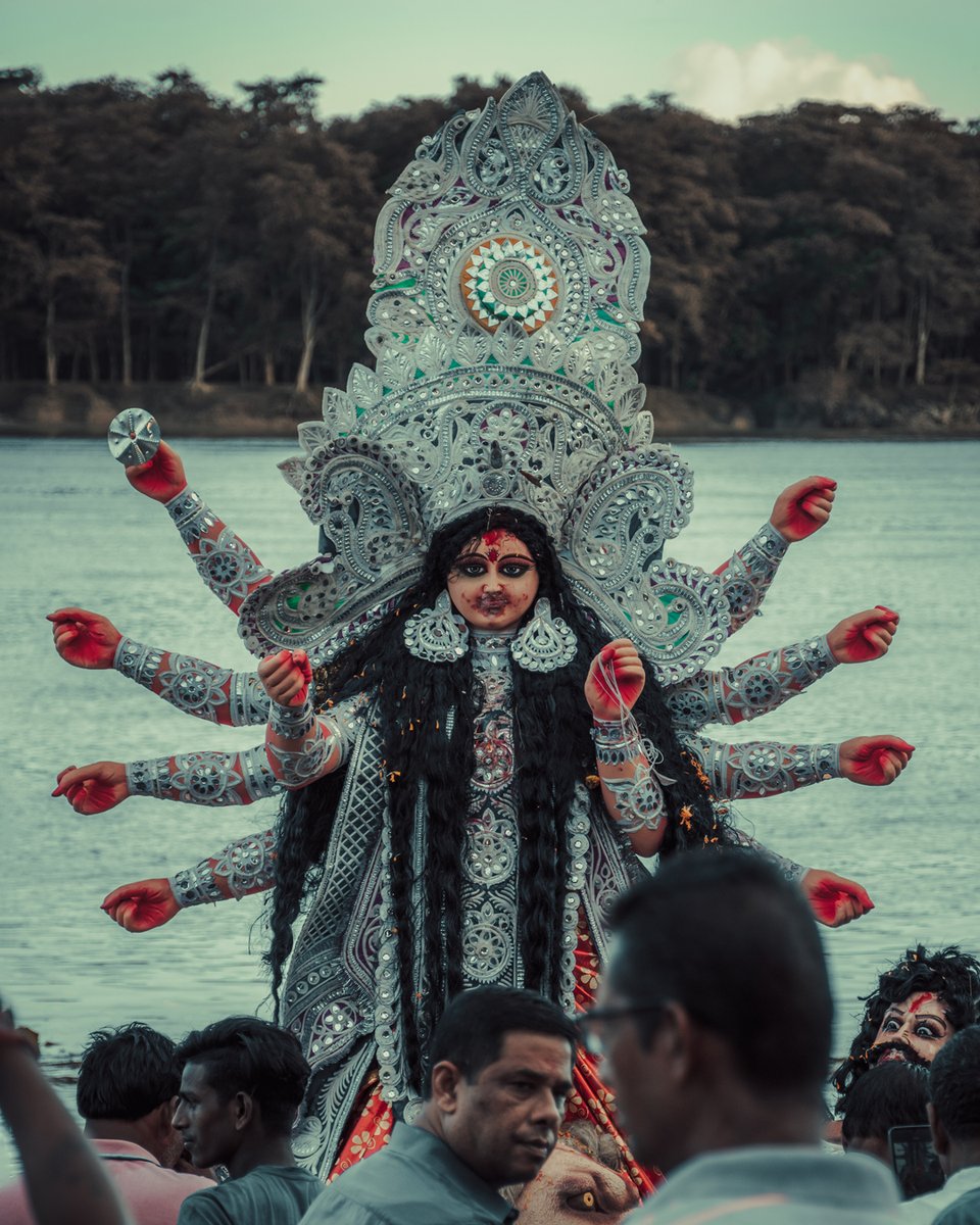 amphotogo's tweet photo. See the entire photo series on Behance. Link below: https://t.co/zrEF8pmGvv 
.
.

#SubhoBijaya #maadurga #Chandannagar #DurgaPuja2022 #Visarjan #amphotogo https://t.co/oXc8pIYwp7