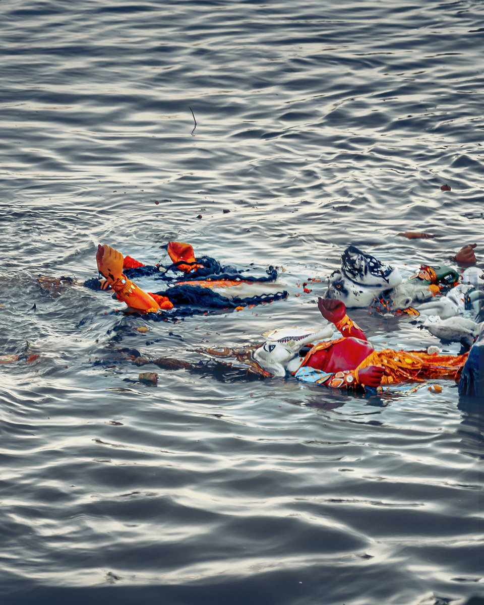 amphotogo's tweet photo. See the entire photo series on Behance. Link below: https://t.co/zrEF8pmGvv 
.
.

#SubhoBijaya #maadurga #Chandannagar #DurgaPuja2022 #Visarjan #amphotogo https://t.co/oXc8pIYwp7