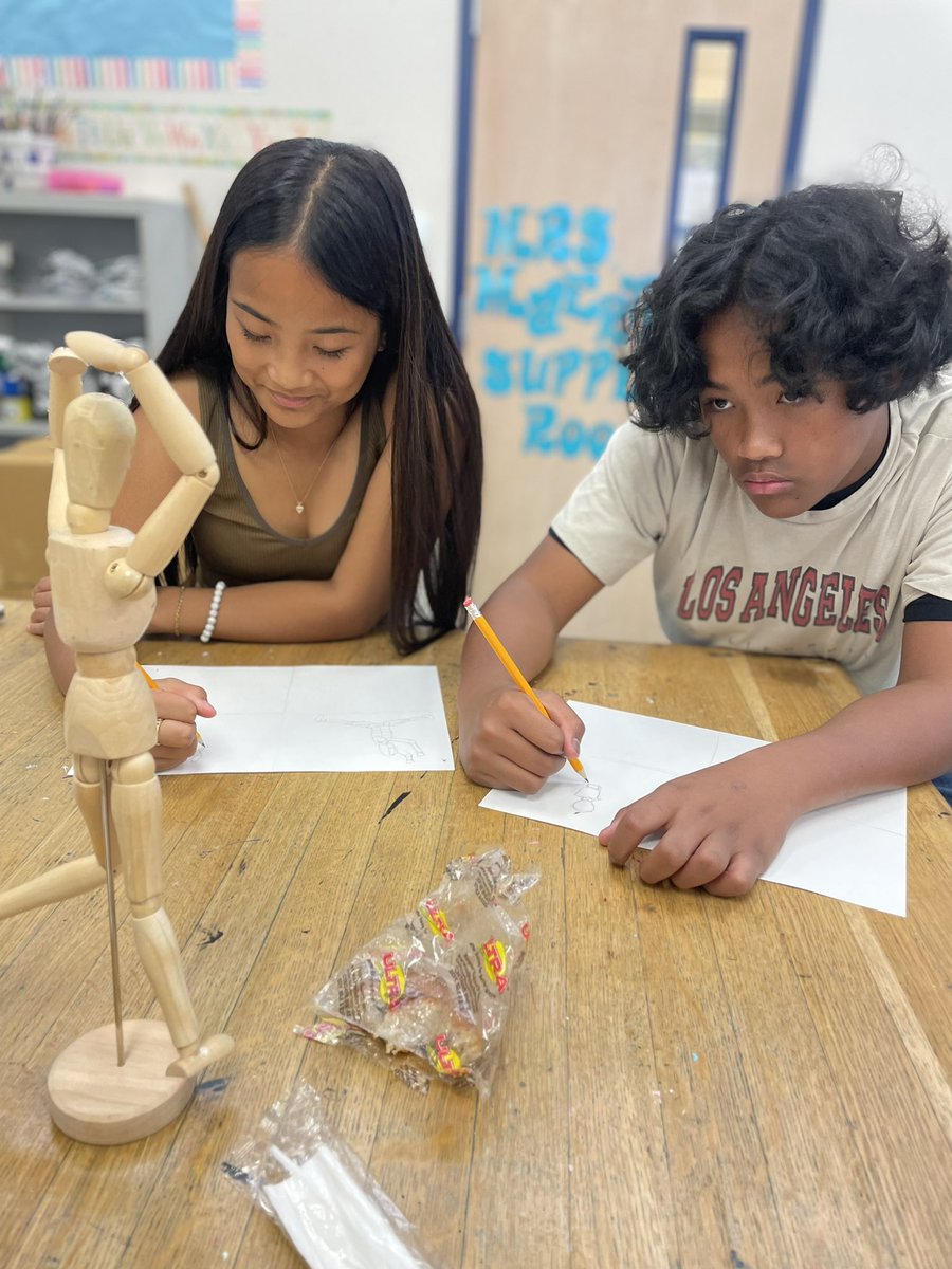 MaertensSydney's tweet photo. Advanced Art began their figure drawing unit with gesture drawing✏️ https://t.co/3UgkCGZrdm