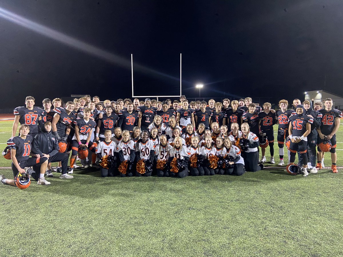 MNAthletics's tweet photo. Thank you Cheer and Band! Football is lucky to have such great cheerleaders and an amazing band! Tiger Pride @MarpleNewtownSD @MNTigers @marplenewtown @BillMaas @MBarkannNBCS @MNTigerMusic @MNHScheer @DelcoSports @DTMattSmith @sportsdoctormd @TerryToohey @delcosportsBob https://t.co/j1k9LCqyKx