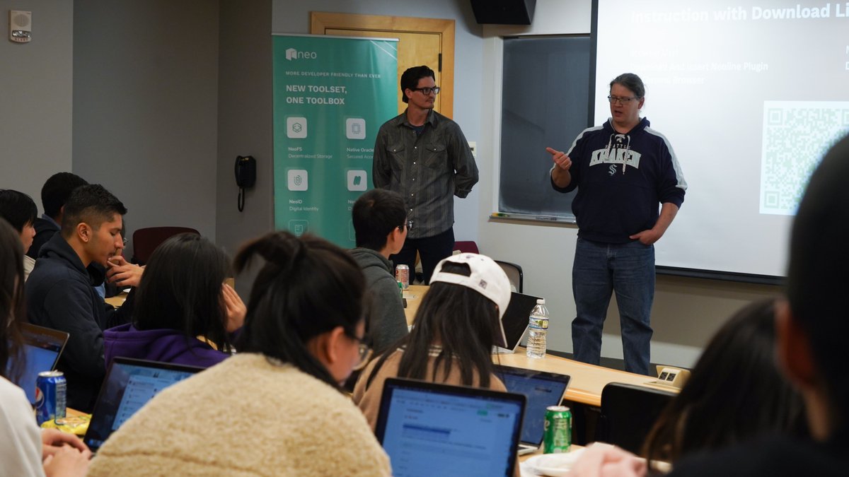 Neo_Blockchain's tweet image. So fun discussing the power of technology, the magic of software &amp;amp; the blockchain phenomenon with students from @NorthwesternU @KelloggSchool Technology revolutions used to be measured in centuries, then decades, and now years. #Neo is excited to build the future with all of you!