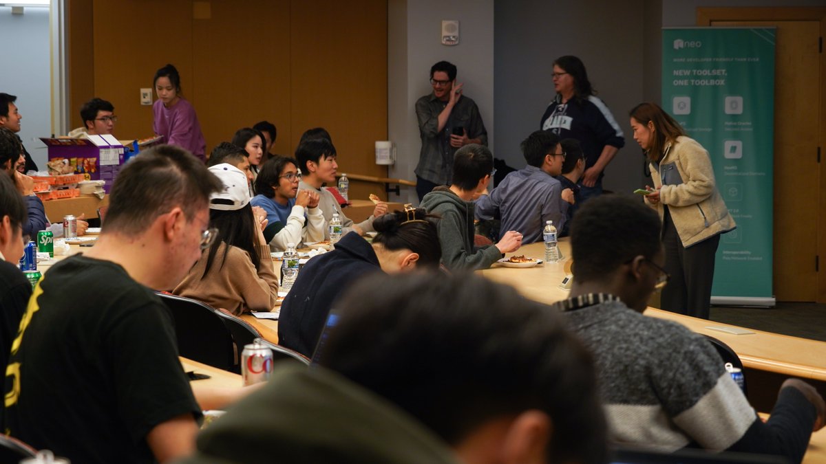 Neo_Blockchain's tweet image. So fun discussing the power of technology, the magic of software &amp;amp; the blockchain phenomenon with students from @NorthwesternU @KelloggSchool Technology revolutions used to be measured in centuries, then decades, and now years. #Neo is excited to build the future with all of you!