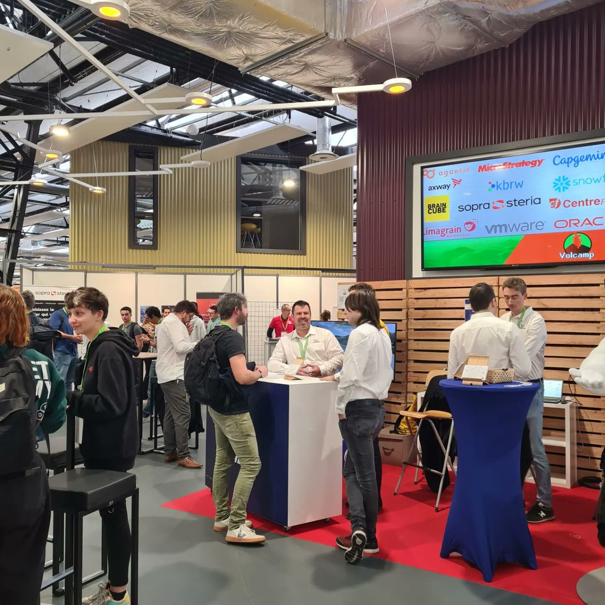 Fin de 2 belles journées Clermontoises au #volcamp2022 à échanger autour de la tech 😁
Nous retiendrons la valeur des échanges, les confs de qualité et la bonne organisation par une équipe... Volcanique 😉
Merci <a href="/VolcampIO/">Volcamp</a>