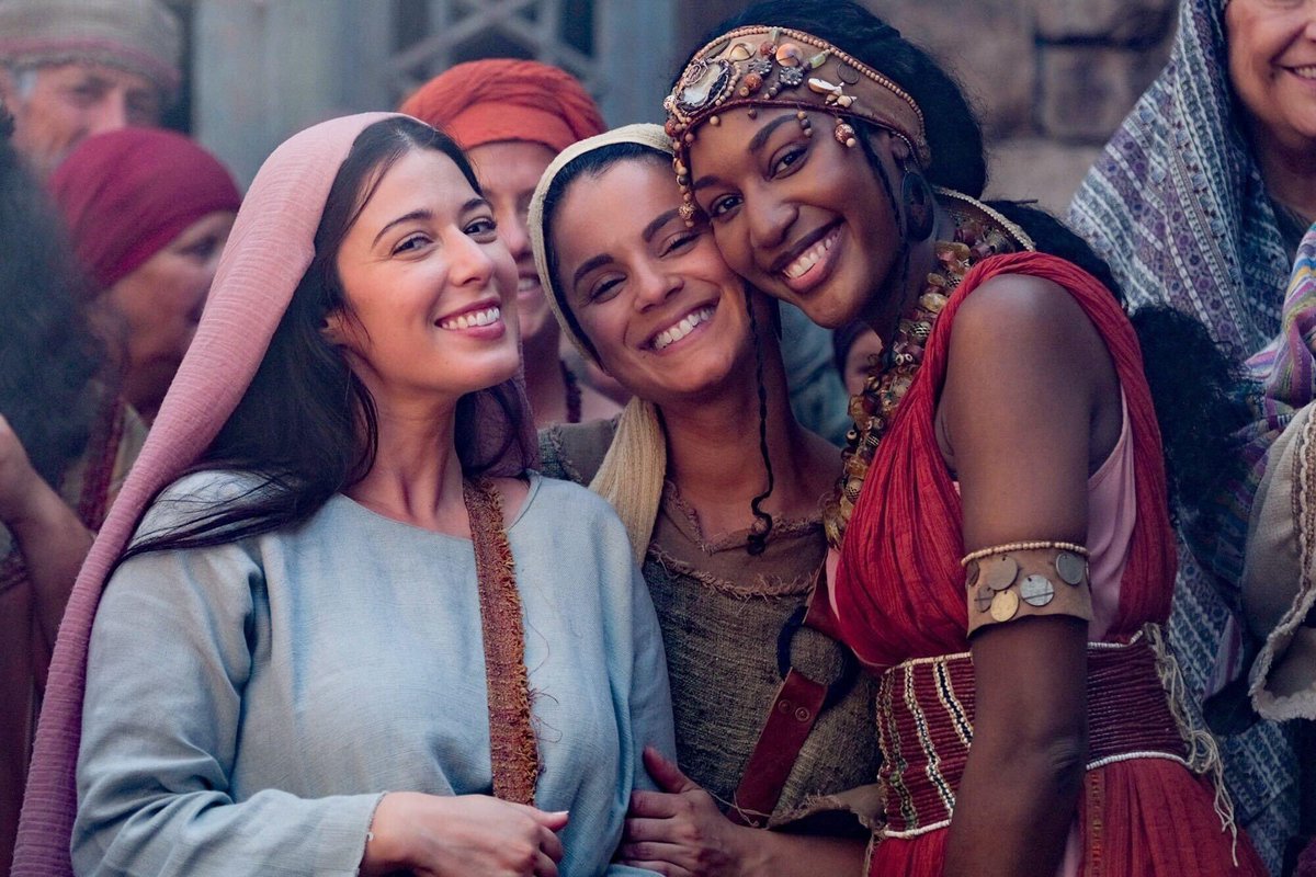 greatmicha_el's tweet image. Absolutely nobody:

Sisters after meetings 👇🏼

#WTV #Brethren #SecurityUnit #Saturday