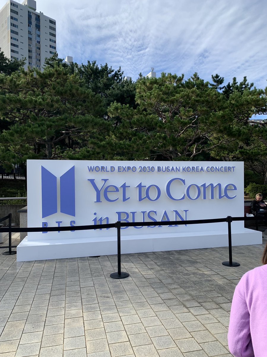 userfor5057's tweet photo. Nonton konser BTS 😁

#BTSYetToComeinBusan #YetToComeinBUSAN #YetToComeTHECITYinBUSAN https://t.co/RNCBcKBNPj